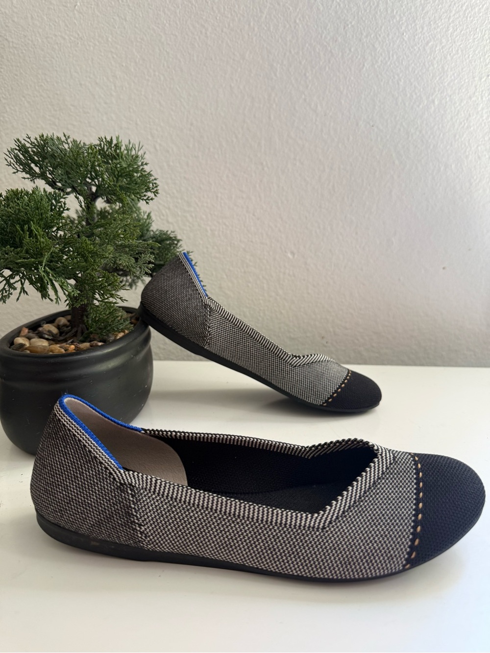Rothy's The flat Round women size 7 Cap-Toe Ballet Flats in Gray and Black - Picture 4 of 8